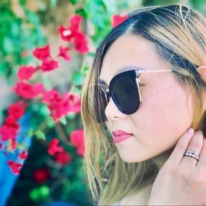 Meet your Posher, Phoenix